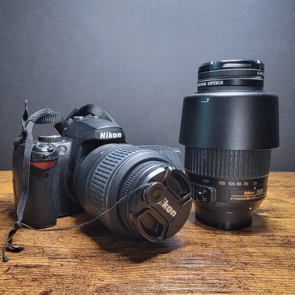 NIKON D60 6.1MP Digital SLR Camera Kit - Picture 1 of 9